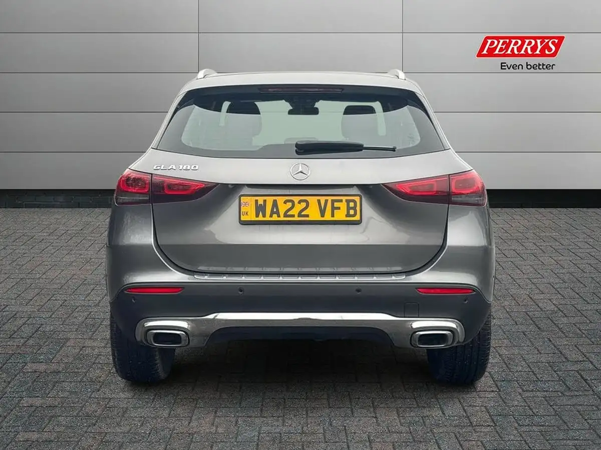2022-mercedes-benz-gla-class-13-gla-180-sport-executive-big-4
