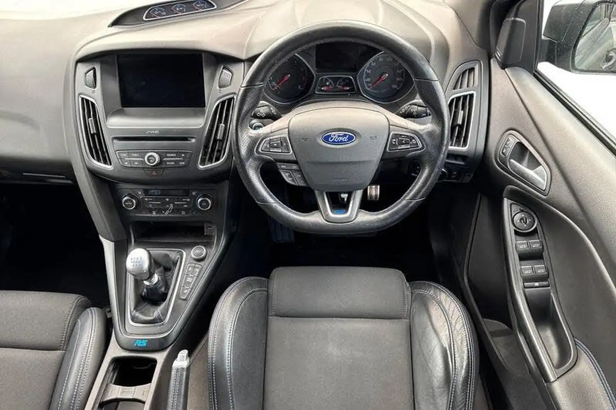 2018-ford-focus-23-rs-big-10