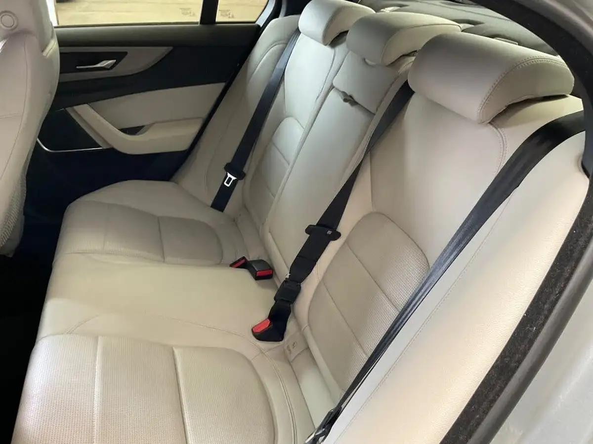 2019-jaguar-xe-20i-r-dynamic-s-250ps-big-27