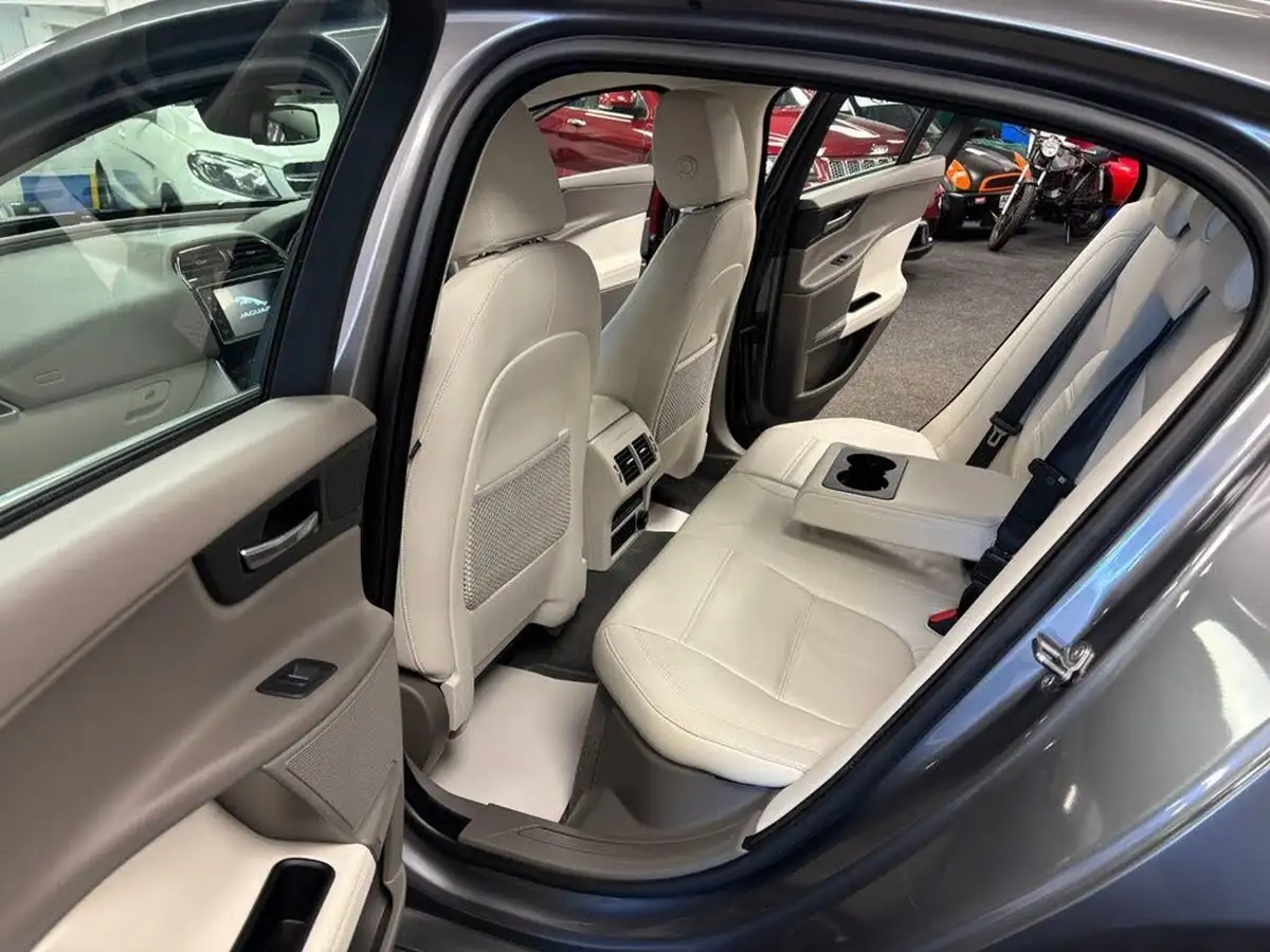 2016-jaguar-xe-20d-prestige-180ps-auto-big-54
