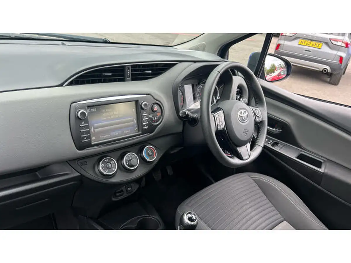 2019-toyota-yaris-15-vvt-i-icon-tech-111bhp-1496cc-big-8