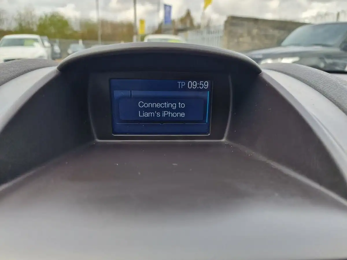 2016-ford-fiesta-125-zetec-3d-big-24