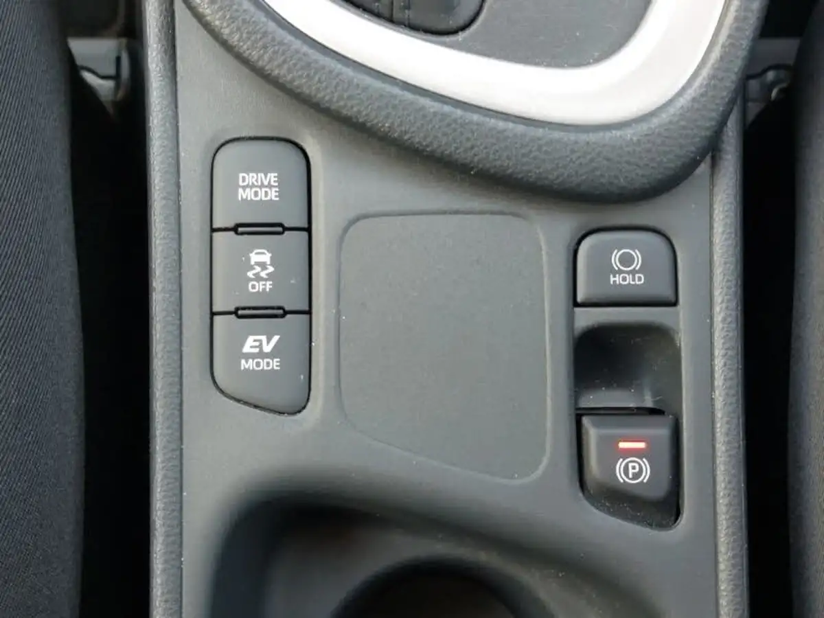 2023-toyota-yaris-15-vvt-i-design-big-13