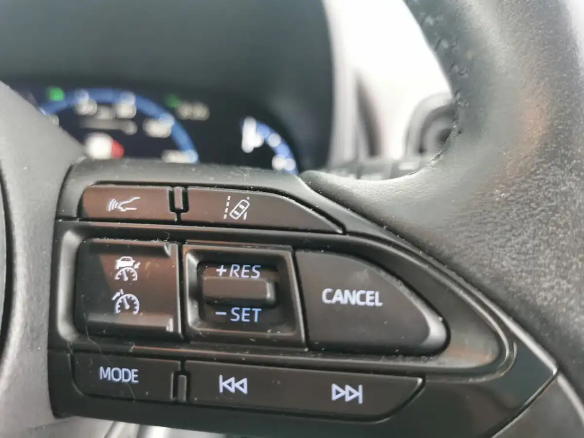 2022-toyota-yaris-cross-15-vvt-i-excel-awd-i-big-27