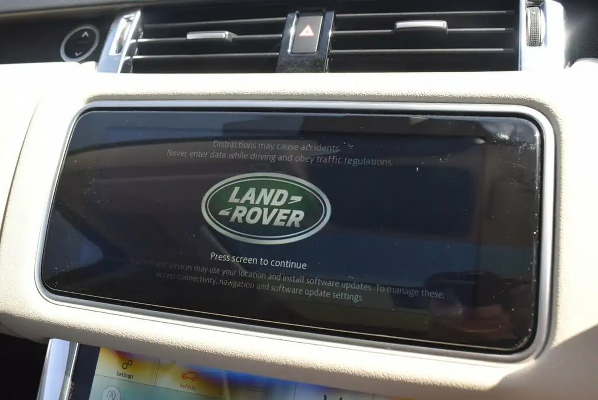 2022-land-rover-range-rover-sport-30-d300-hse-silver-big-21