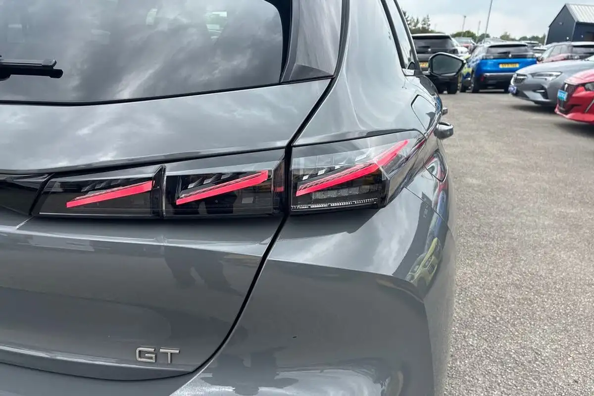 2023-peugeot-308-12-puretech-gt-130ps-ss-eat8-big-29