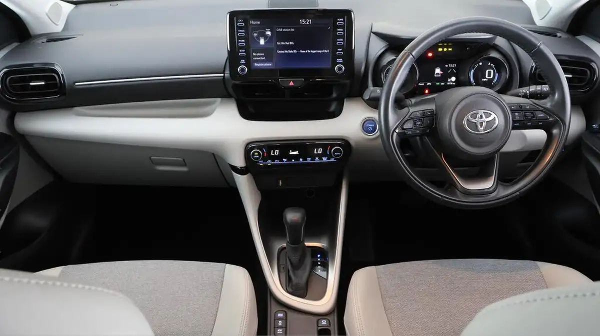 2021-toyota-yaris-15-vvt-i-excel-big-12