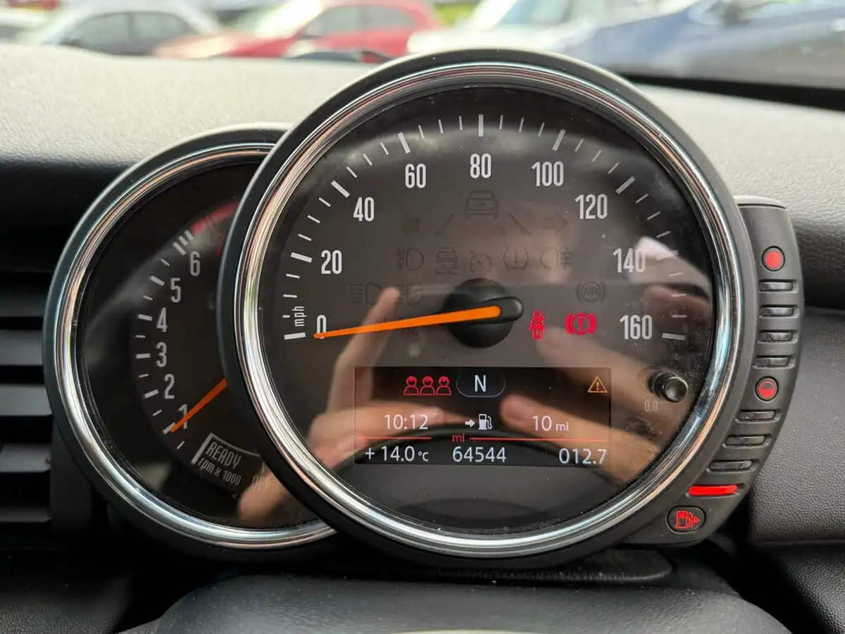 2015-mini-cooper-12-one-ss-5d-big-41