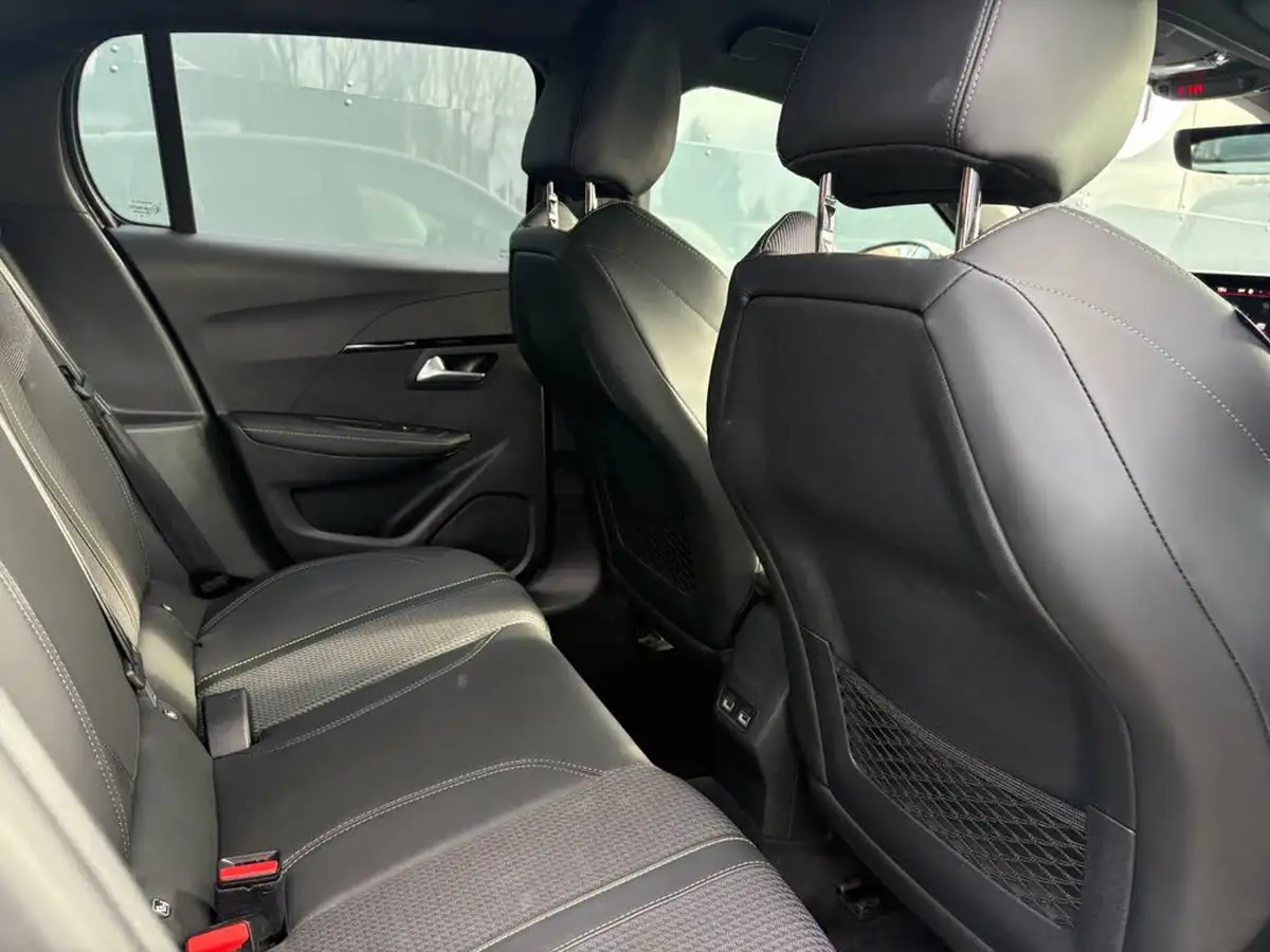 2020-peugeot-208-12-puretech-gt-line-100bhp-big-22