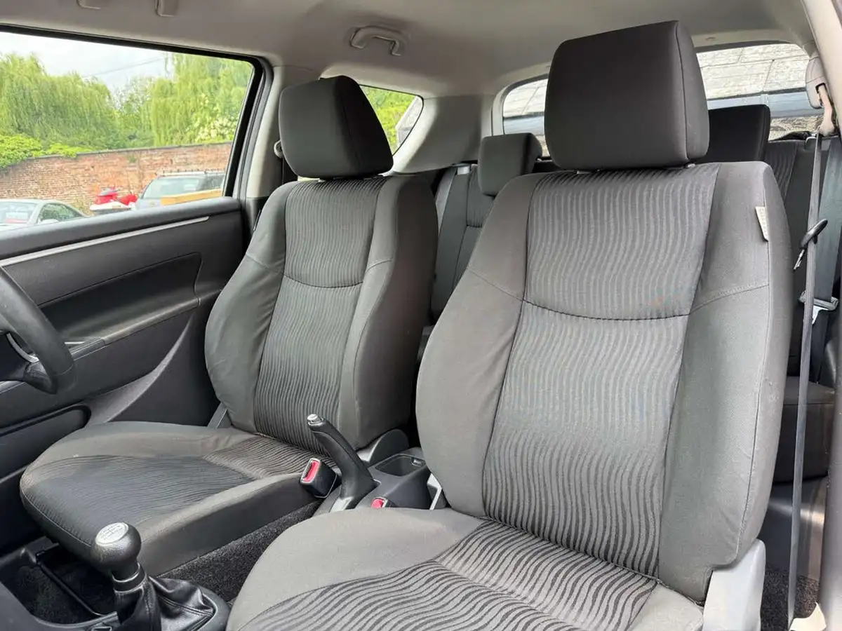 2011-suzuki-swift-12-sz3-3d-big-22