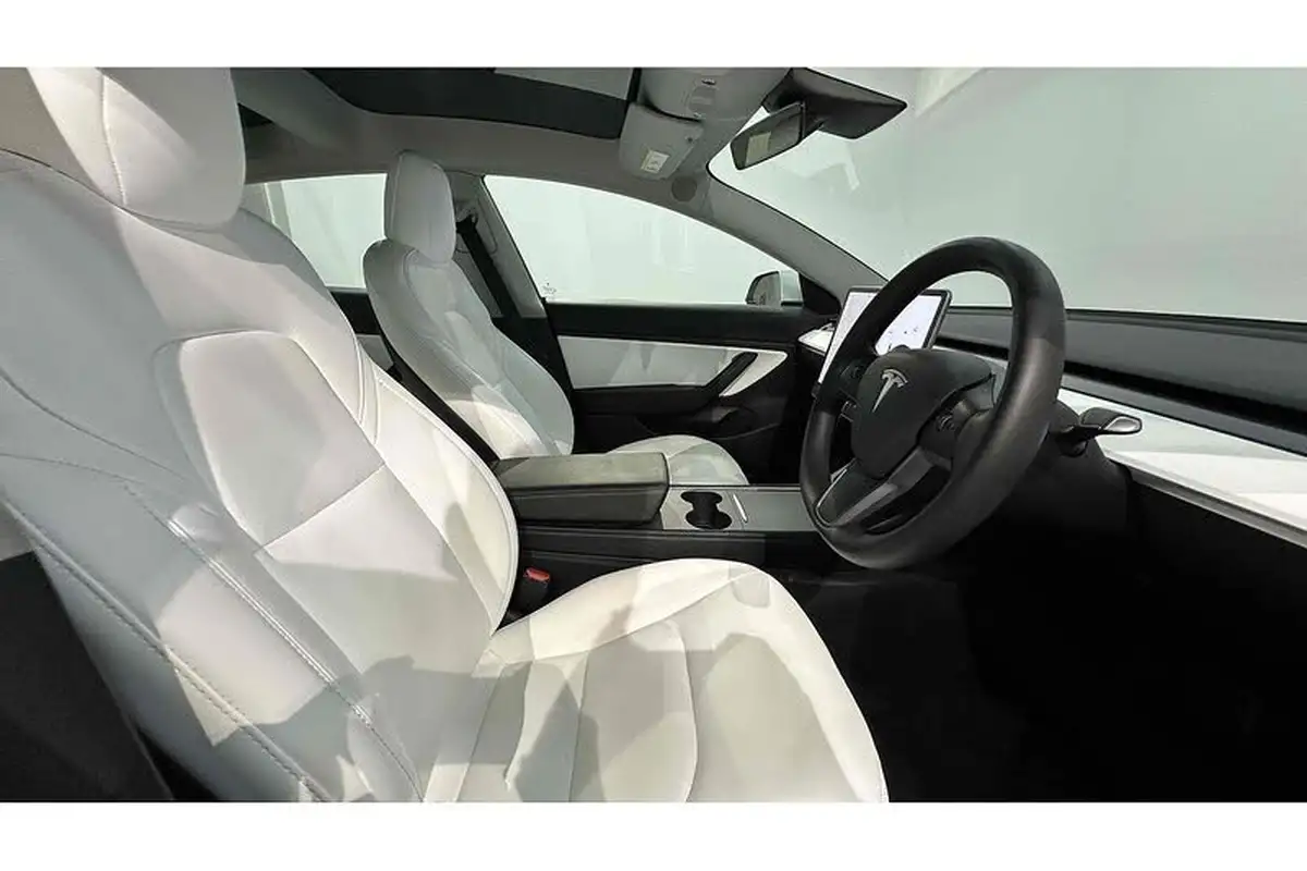 2020-tesla-model-3-e-long-range-big-32