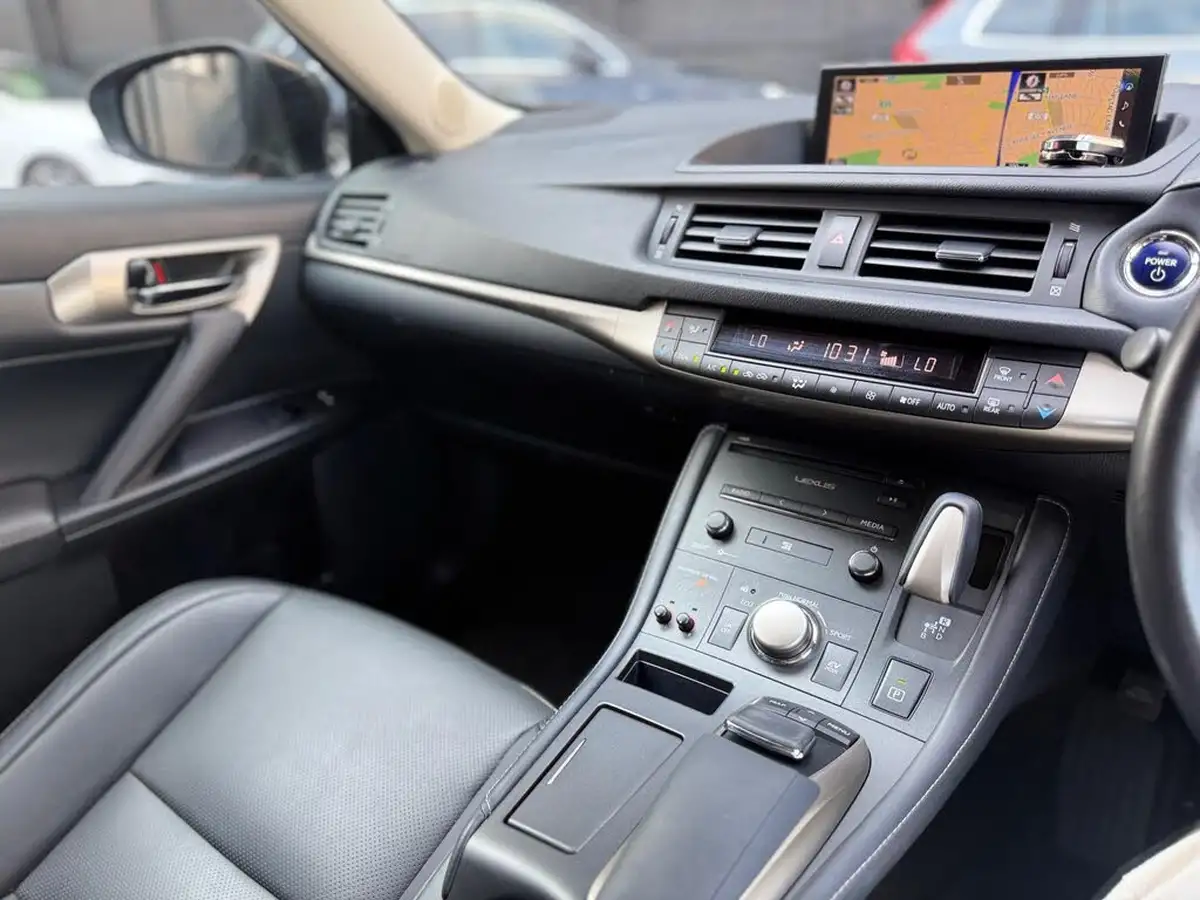 2020-lexus-ct-200h-18-ct-big-46