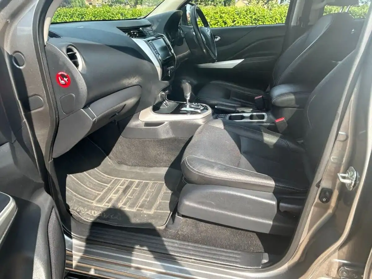 2019-nissan-navara-23dci-tt-tekna-8-navileather-auto-big-20