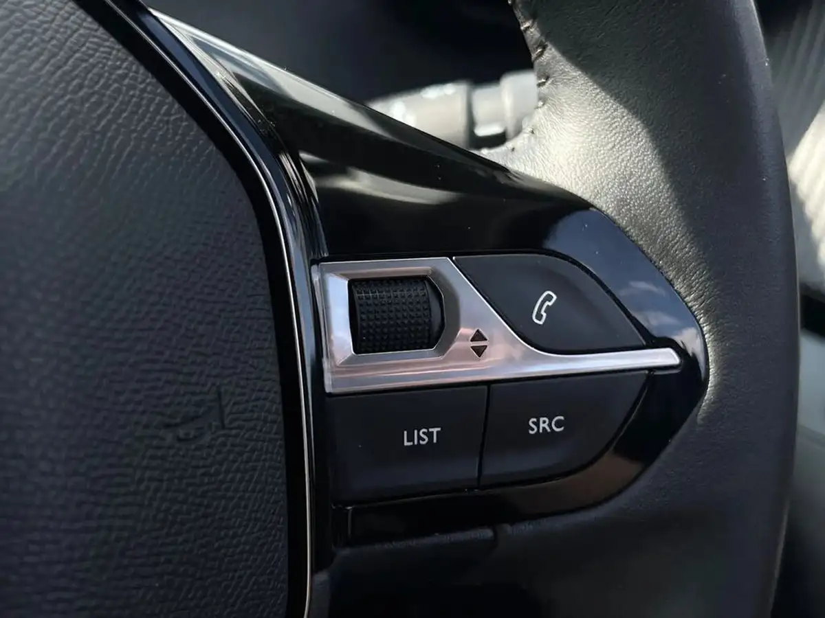2022-peugeot-2008-suv-12-puretech-active-premium-big-42