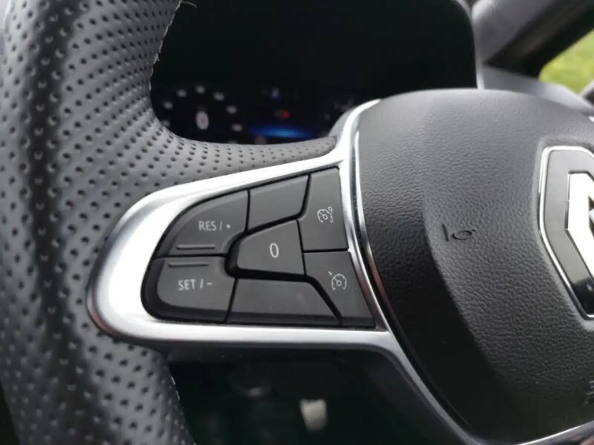 2023-renault-clio-10-tce-rs-line-big-12