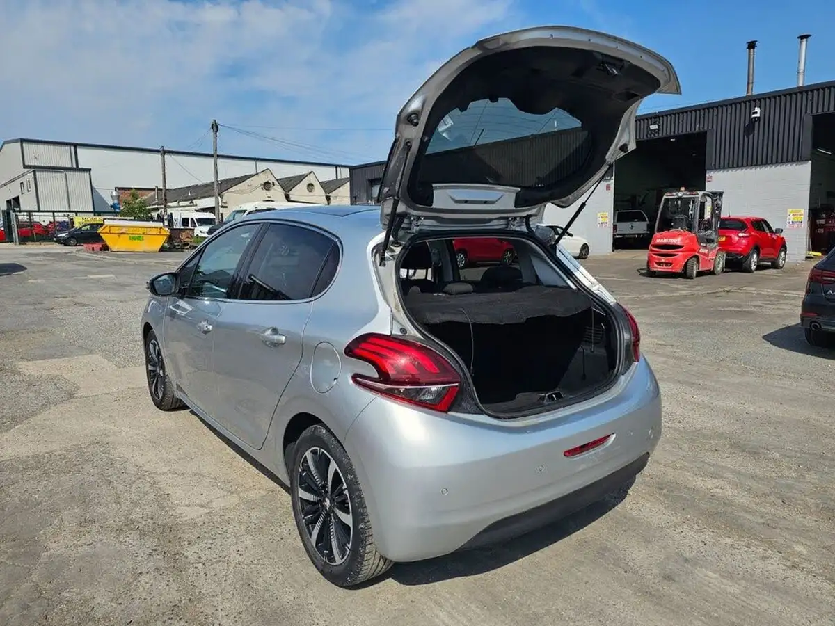 2017-peugeot-208-12-puretech-allure-premium-ss-big-8