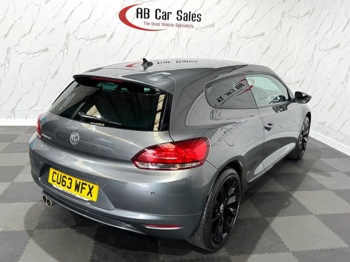 2013-volkswagen-scirocco-20tdi-gt-big-8