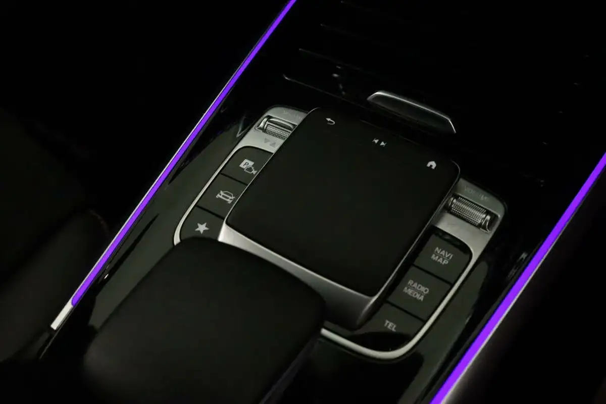 2020-mercedes-benz-glb-class-20d-glb200d-amg-line-premium-4matic-big-25
