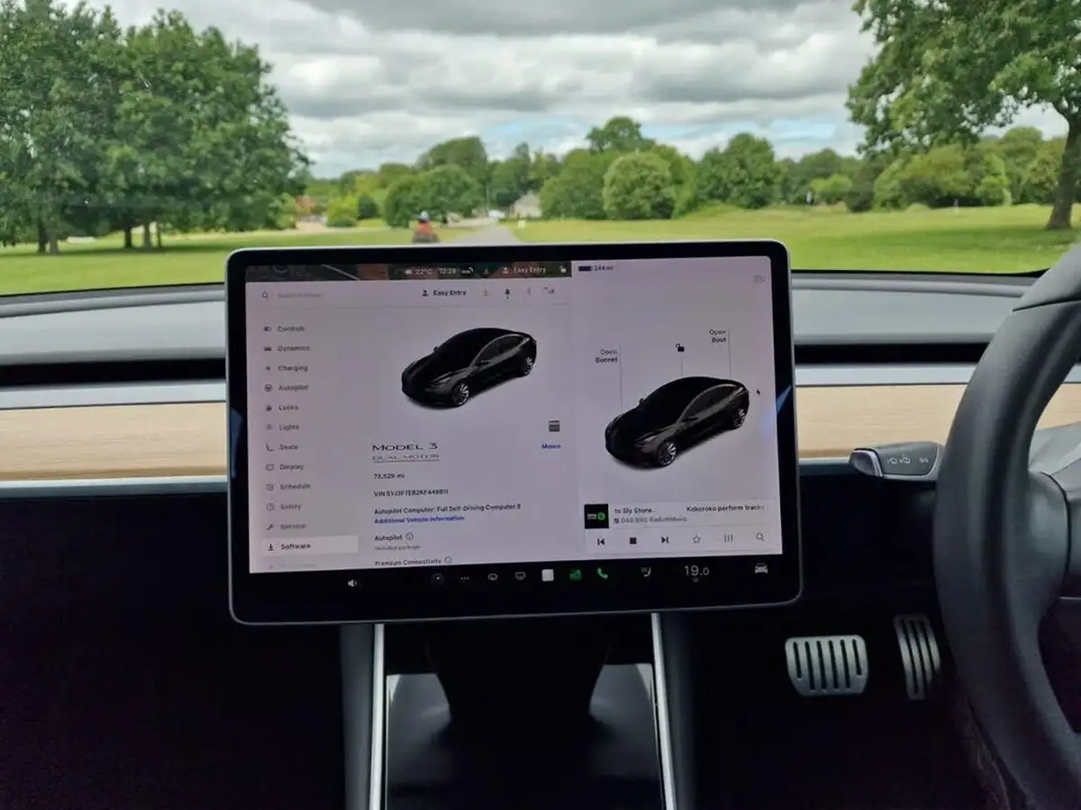 2019-tesla-model-3-e-4x4-performance-pack-big-18