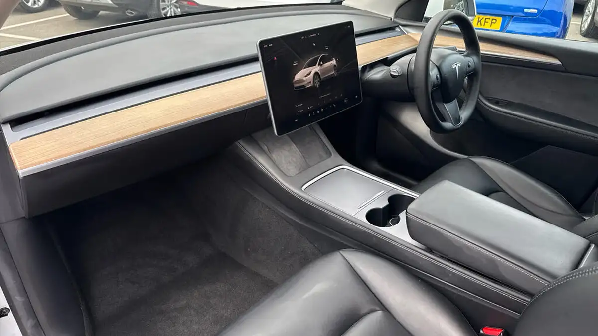 2022-tesla-model-y-e-long-range-big-9