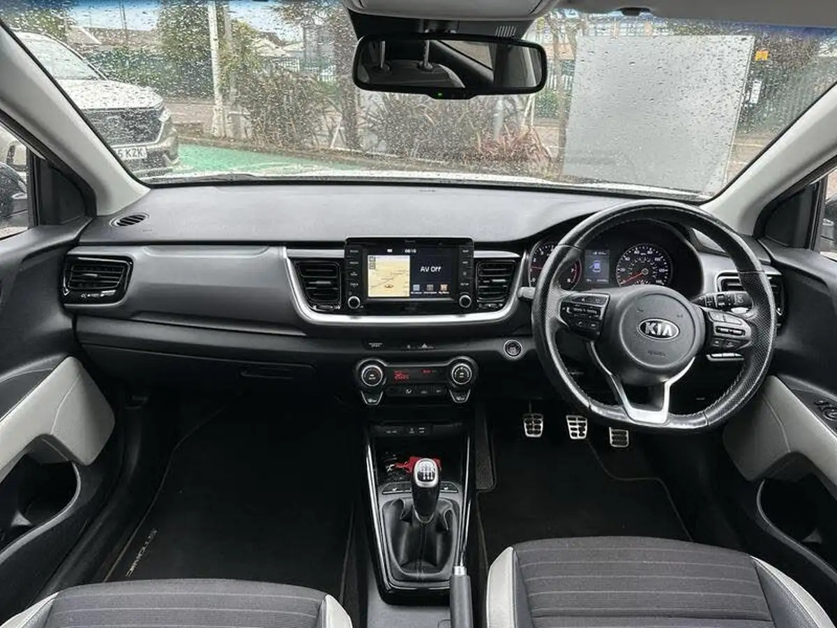 2018-kia-stonic-10-t-gdi-first-edition-big-3