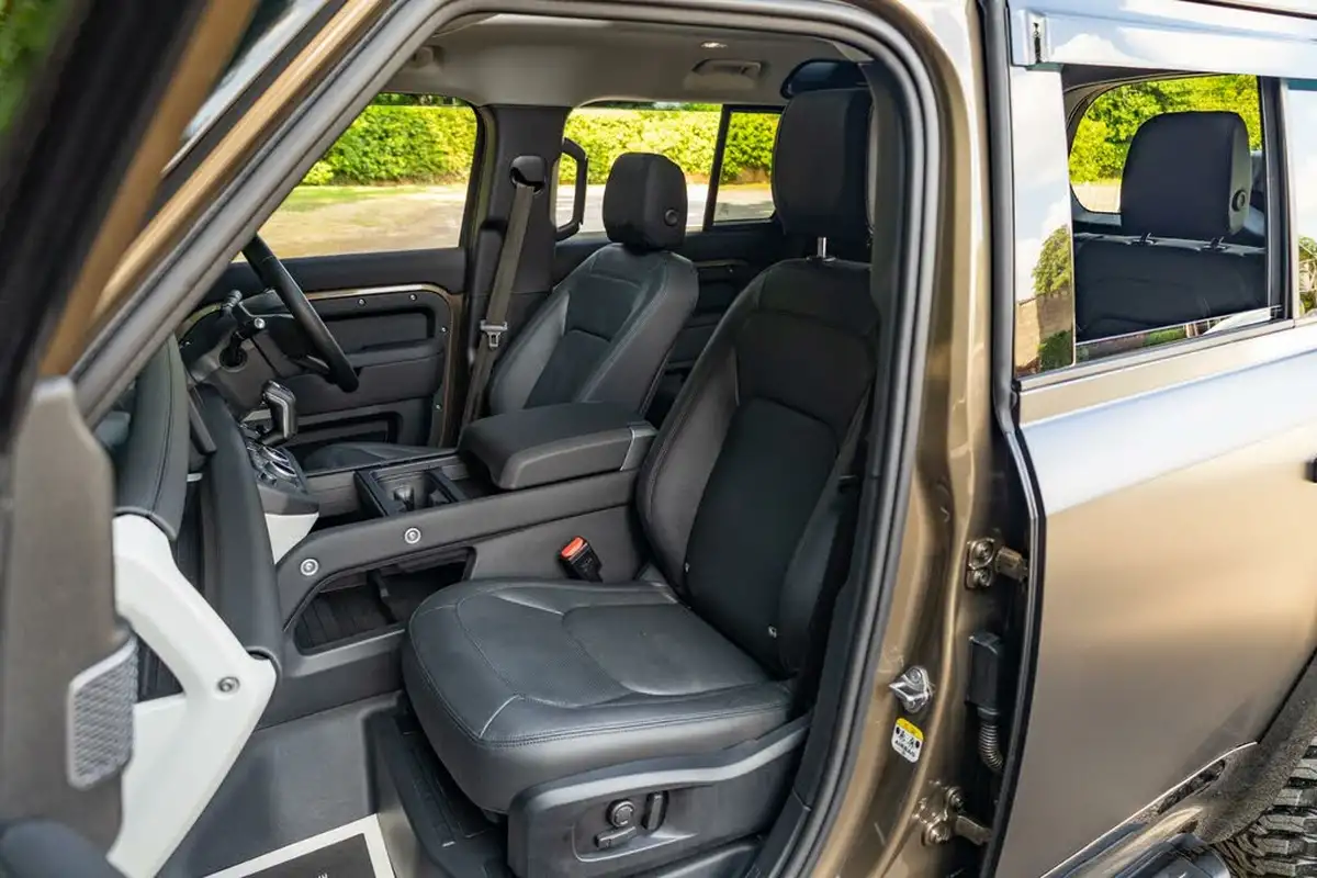 2024-land-rover-110-defender-30-d250-xs-edition-big-29