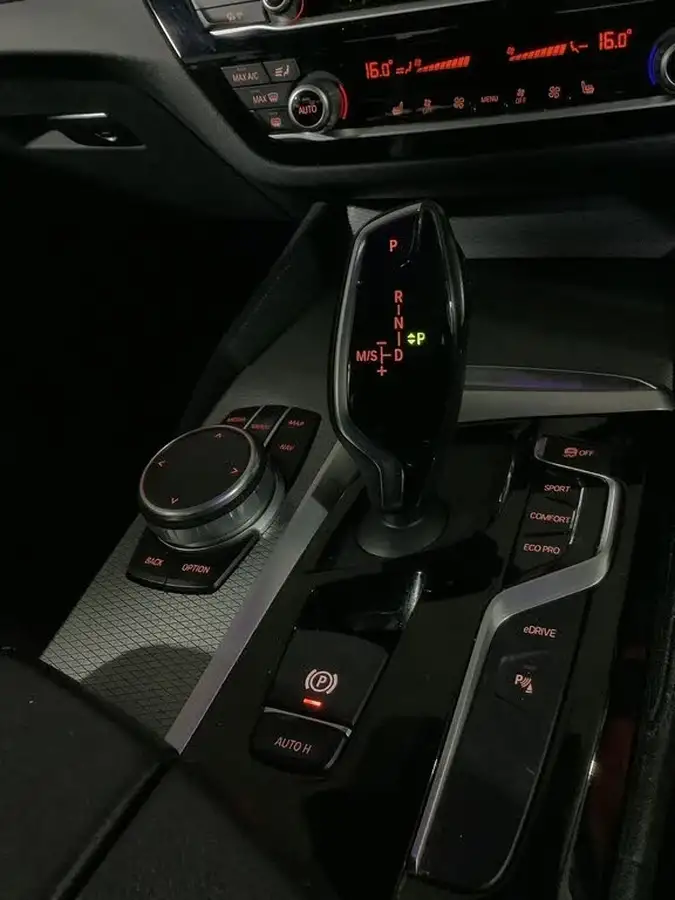 2019-bmw-5-series-big-25