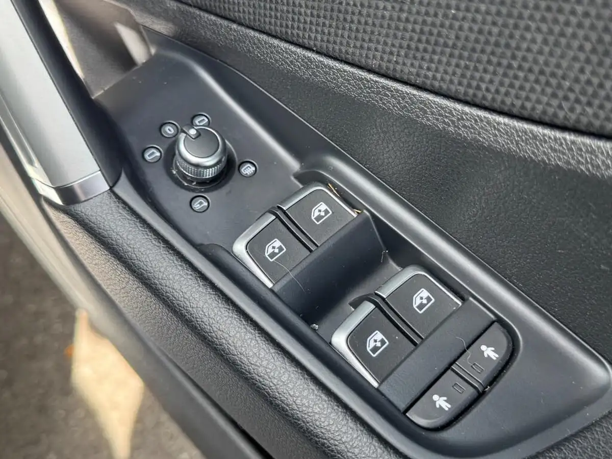 2021-audi-q2-10-30-tfsi-sport-big-25