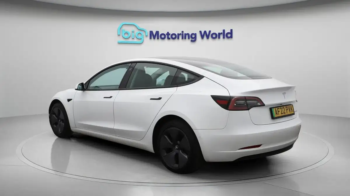 2022-tesla-model-3-e-long-range-big-5