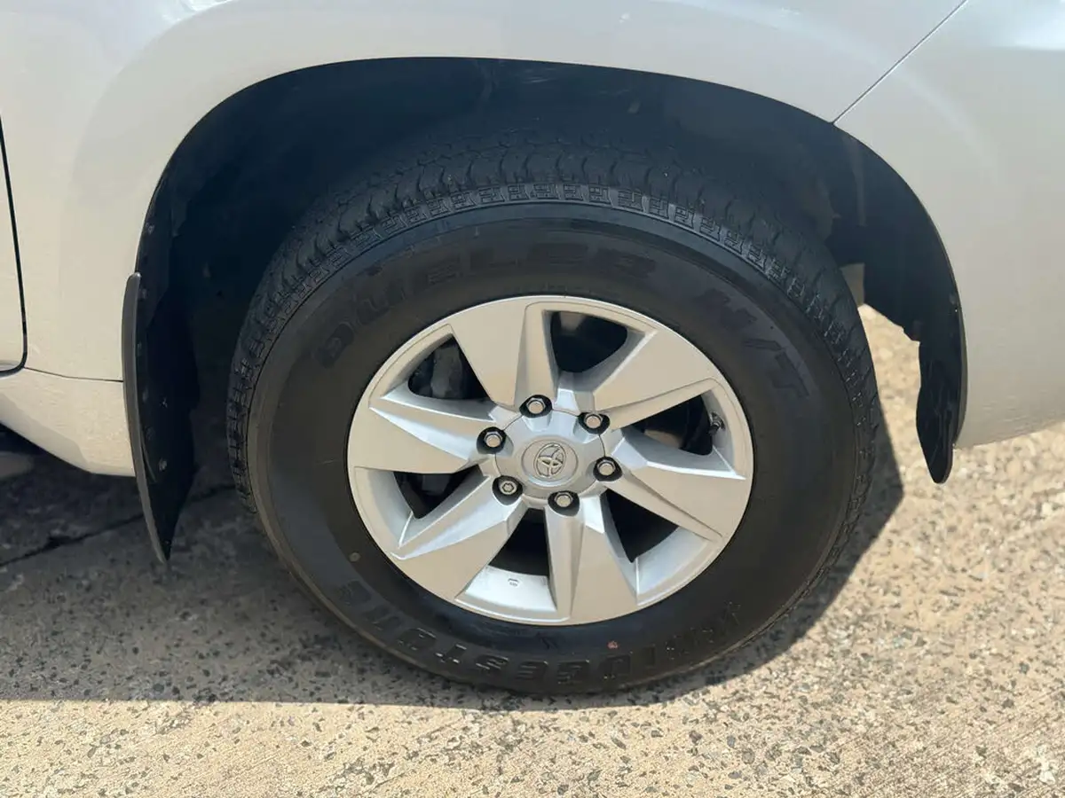 2023-toyota-land-cruiser-big-35