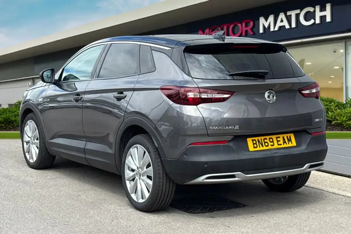 2019-vauxhall-grandland-x-12-elite-nav-big-1
