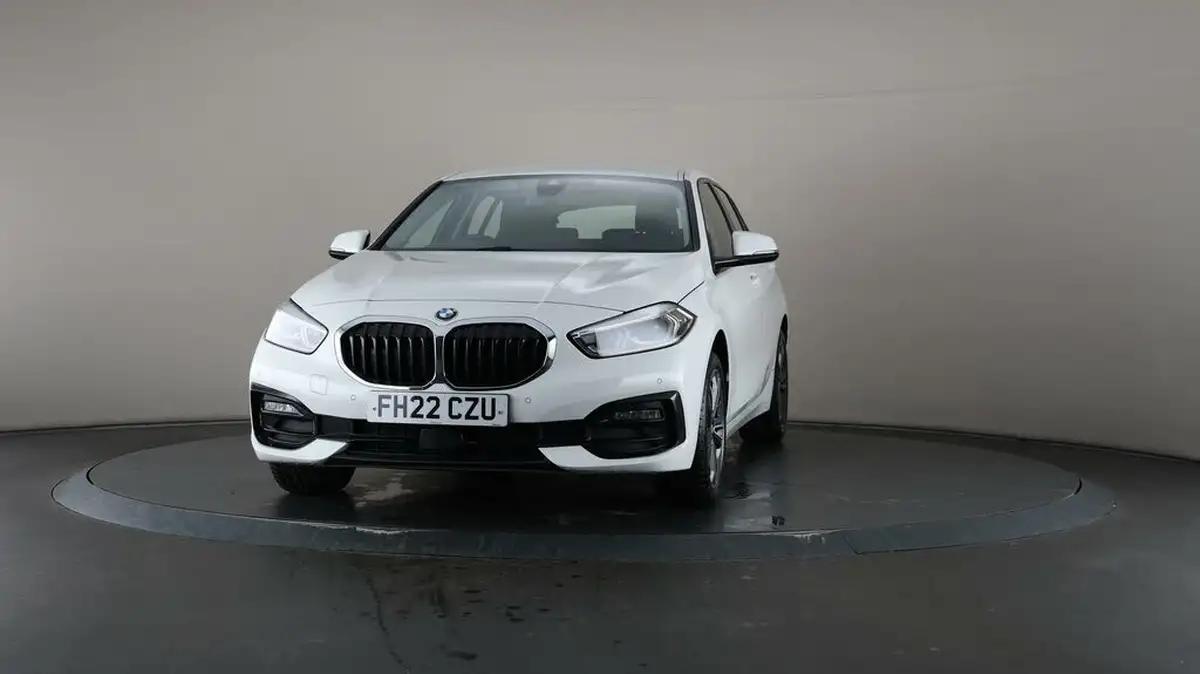 2022-bmw-1-series-big-40