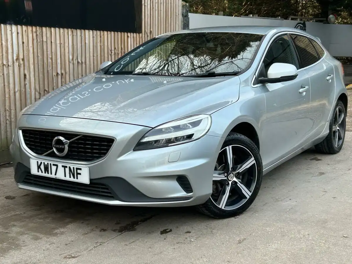 2017-volvo-v40-20td-d3-r-design-nav-plus-big-4