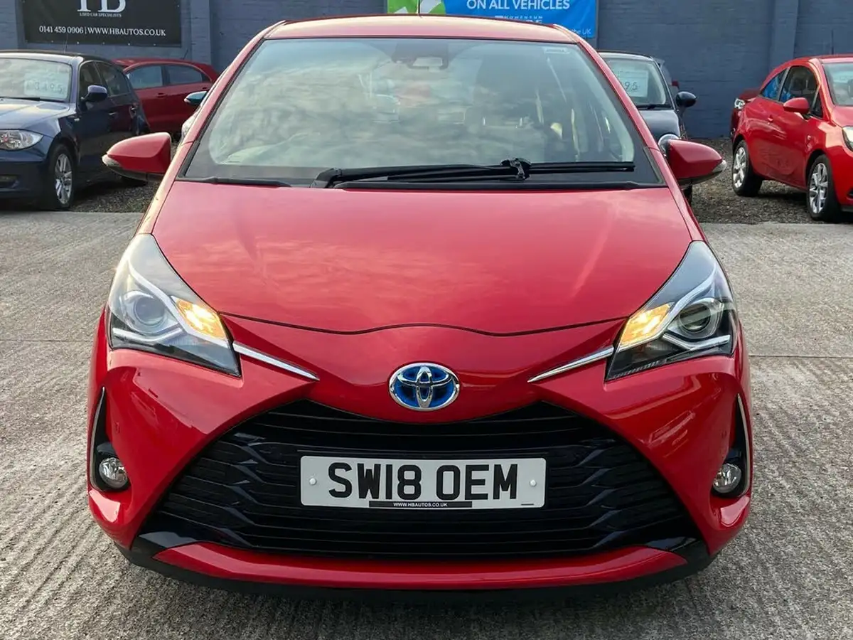 2018-toyota-yaris-15-vvt-i-icon-tech-hybrid-big-3