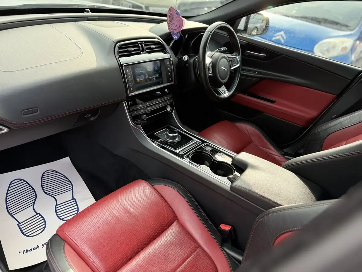 2016-jaguar-xe-20d-r-sport-180ps-auto-big-22