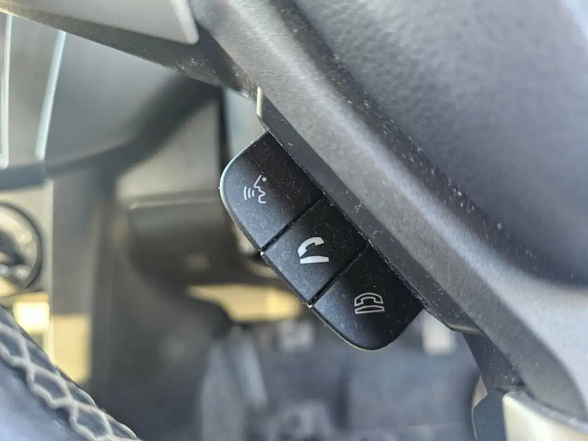 2016-suzuki-swift-12-sz-l-5d-big-20