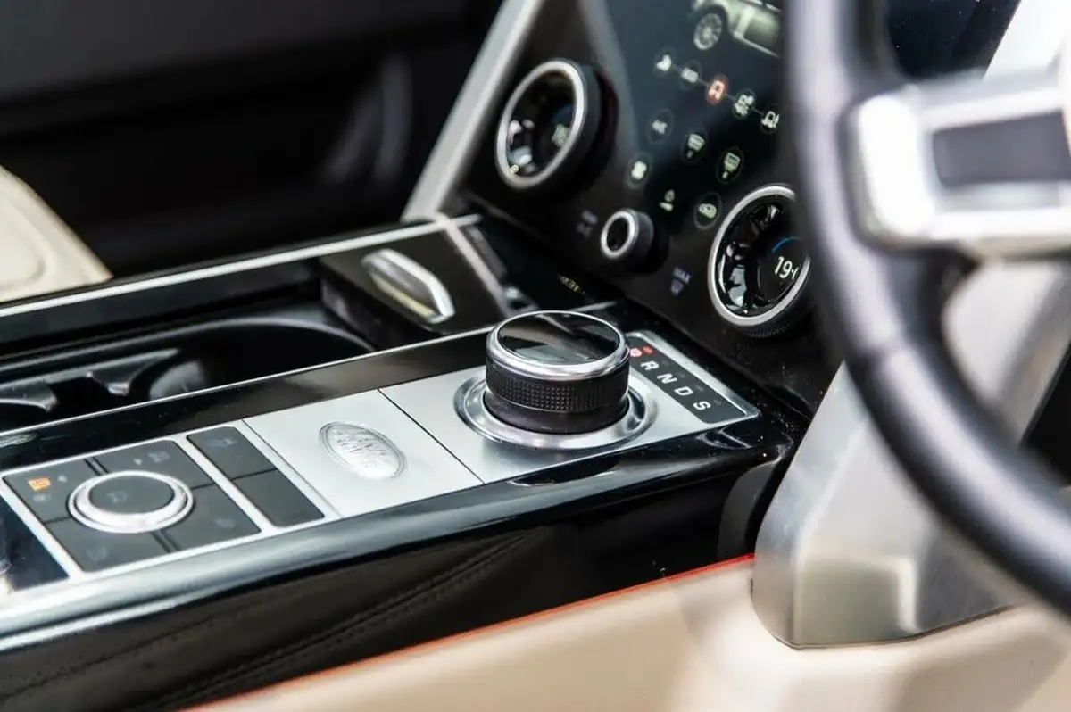 2021-land-rover-range-rover-30-d300-westminster-big-38