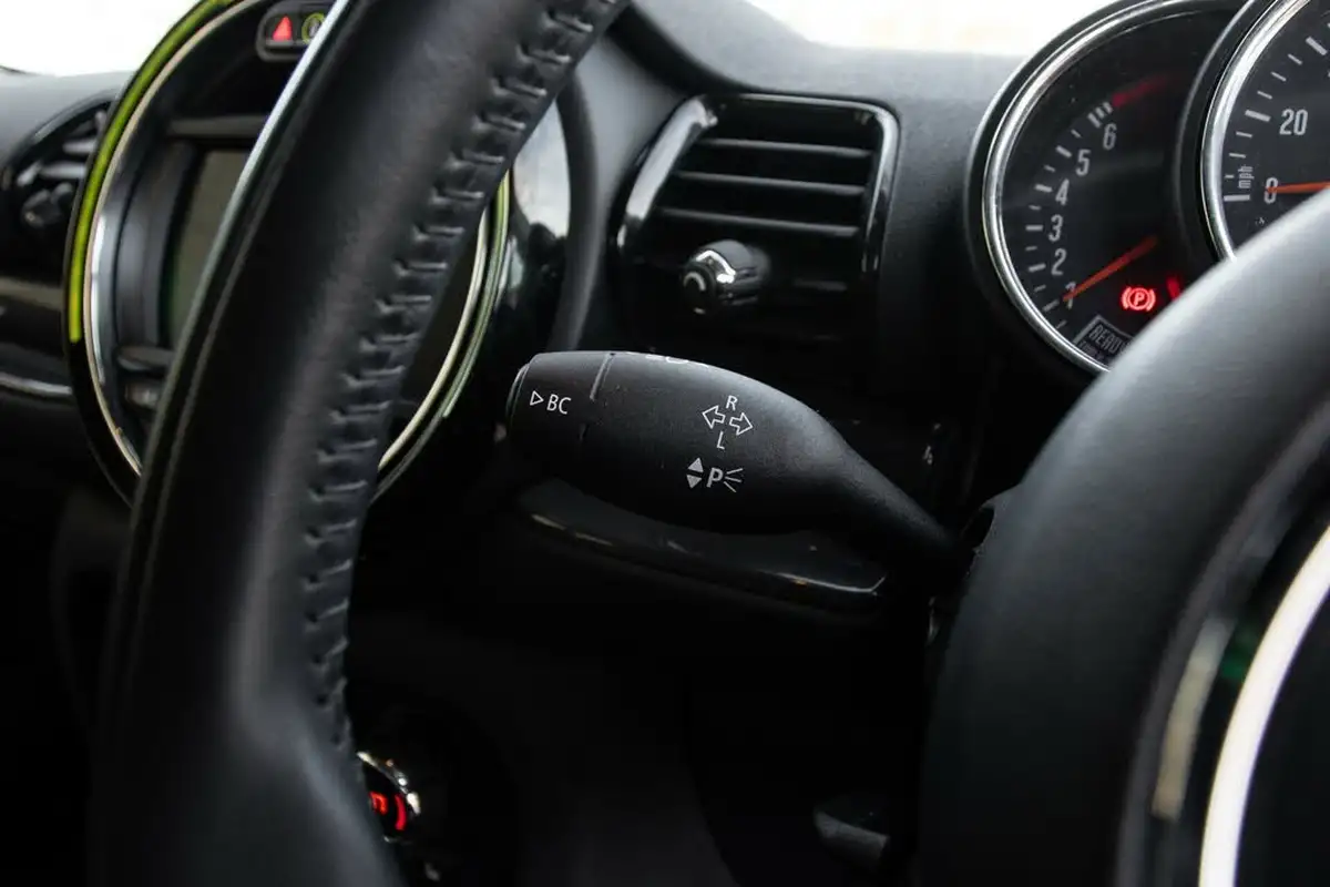 2018-mini-clubman-15-cooper-auto-big-16