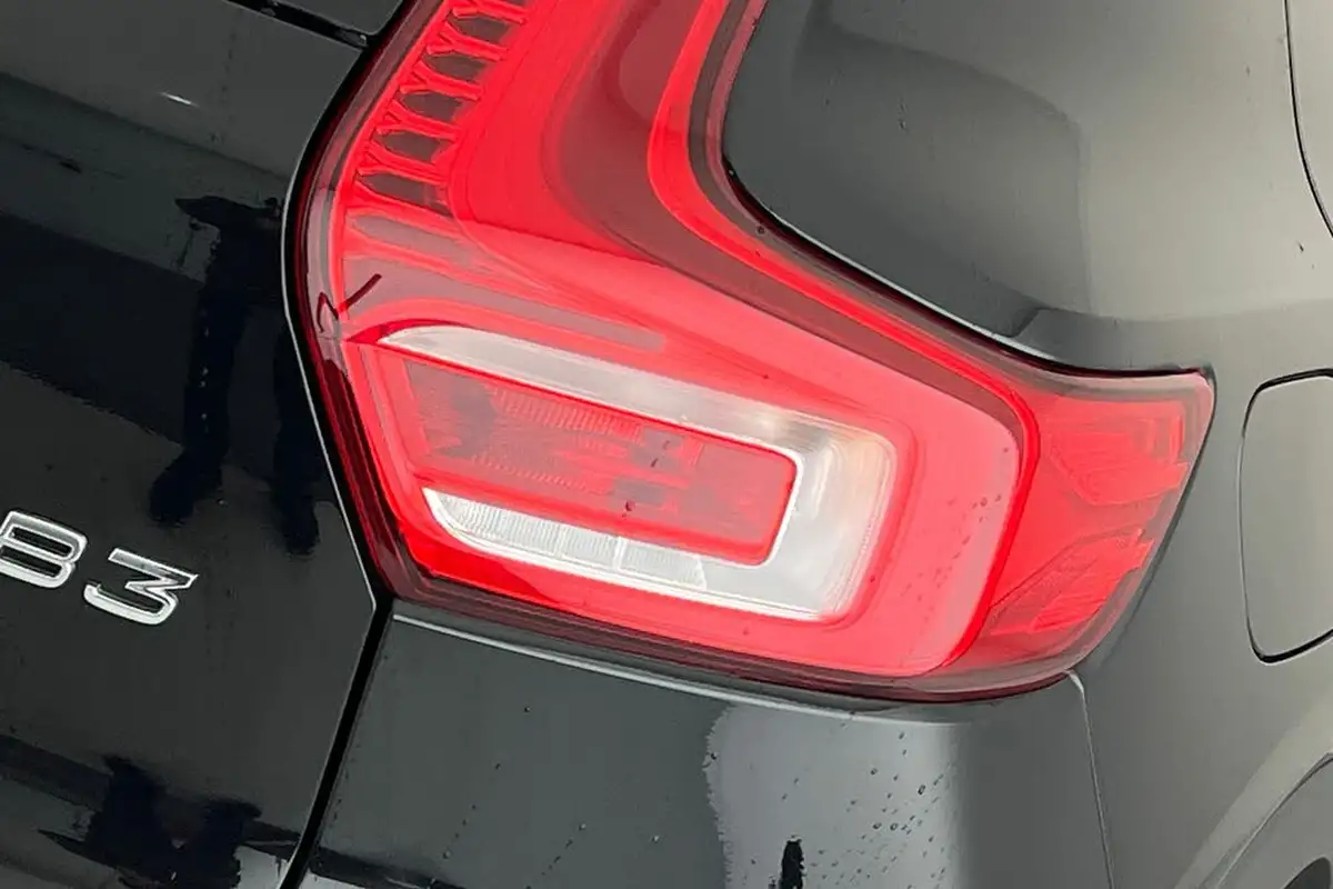 2024-volvo-xc40-20-b3-plus-big-19