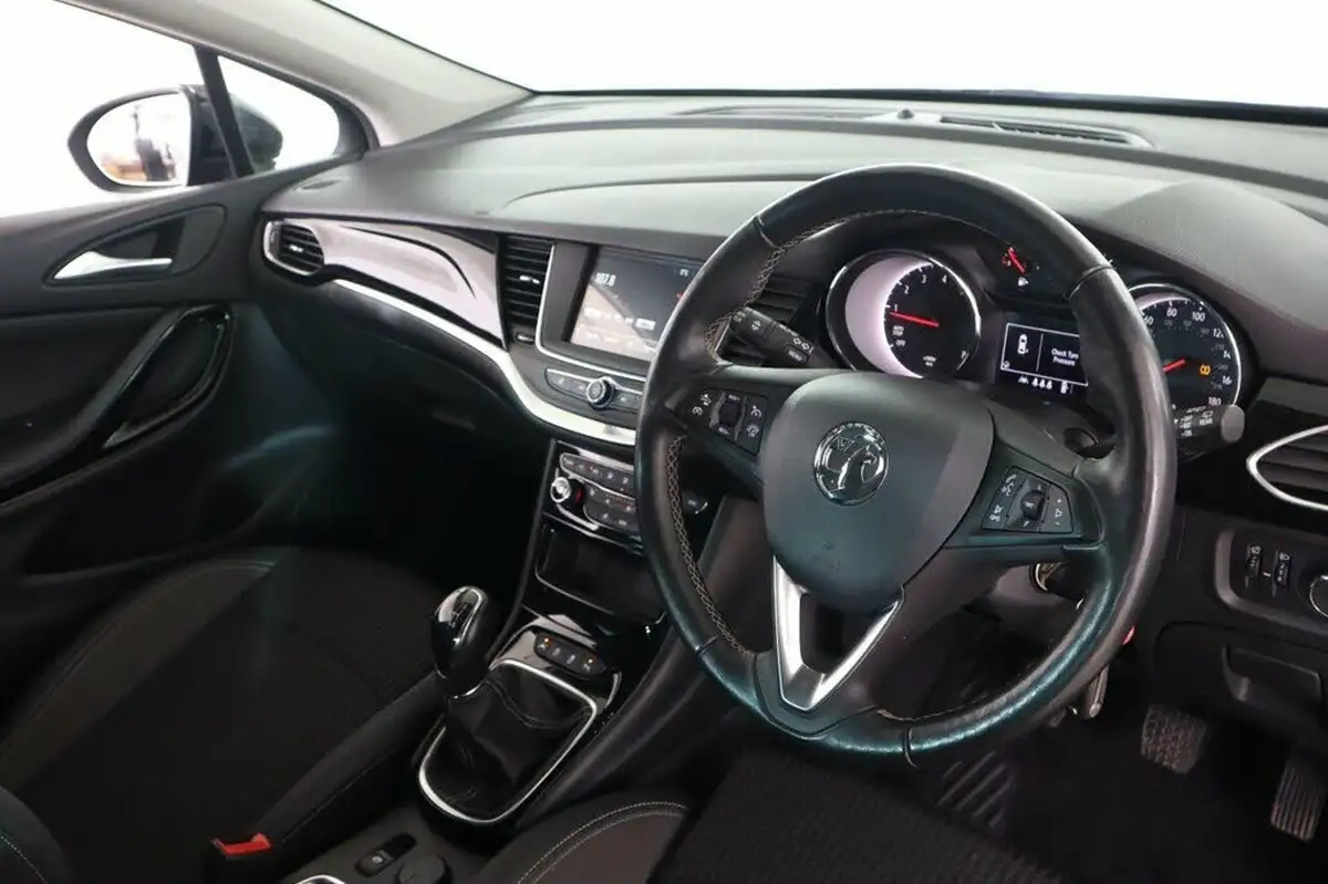 2021-vauxhall-astra-12-turbo-griffin-edition-hatchback-big-44
