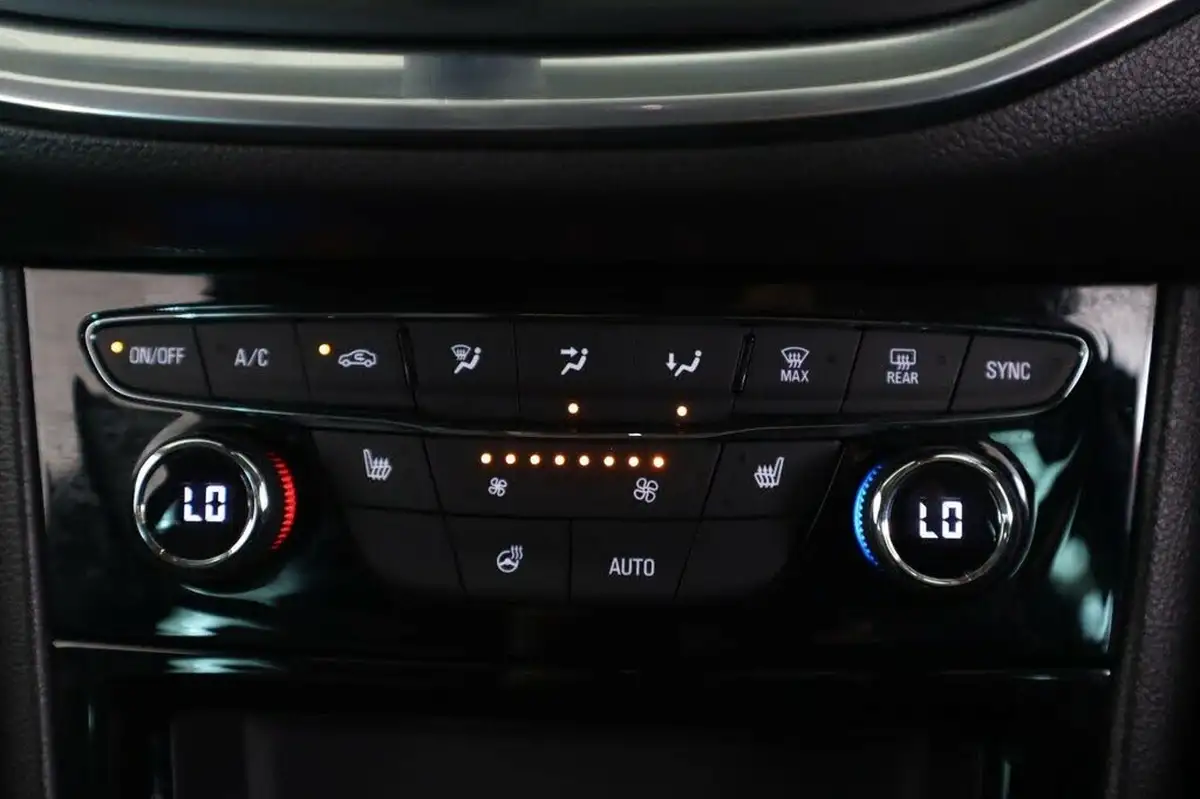 2021-vauxhall-astra-12-turbo-griffin-edition-hatchback-big-20