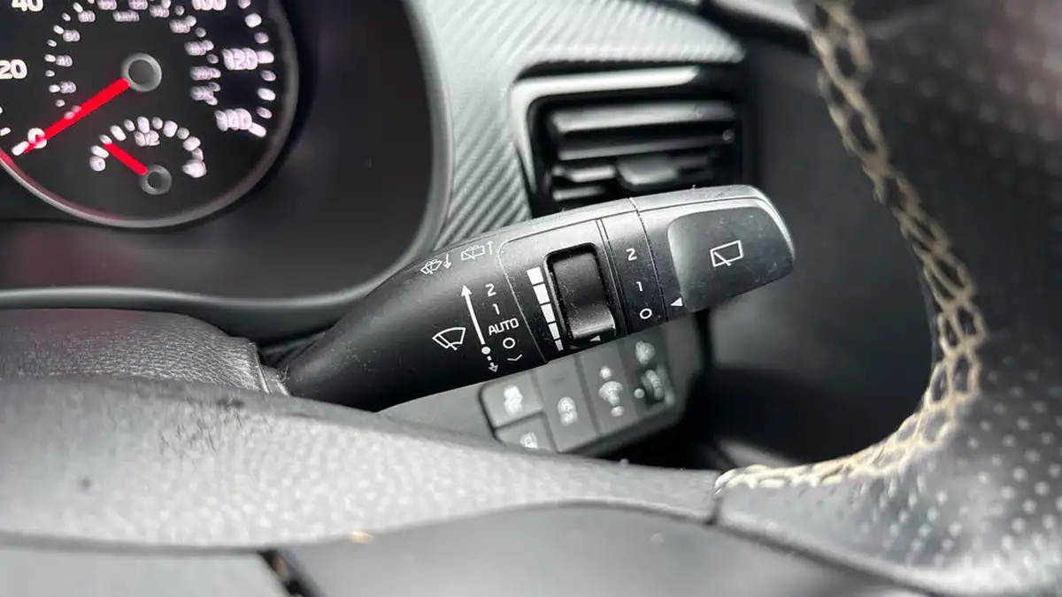 2023-kia-stonic-10-t-gdi-gt-line-s-98bhp-dct-big-29