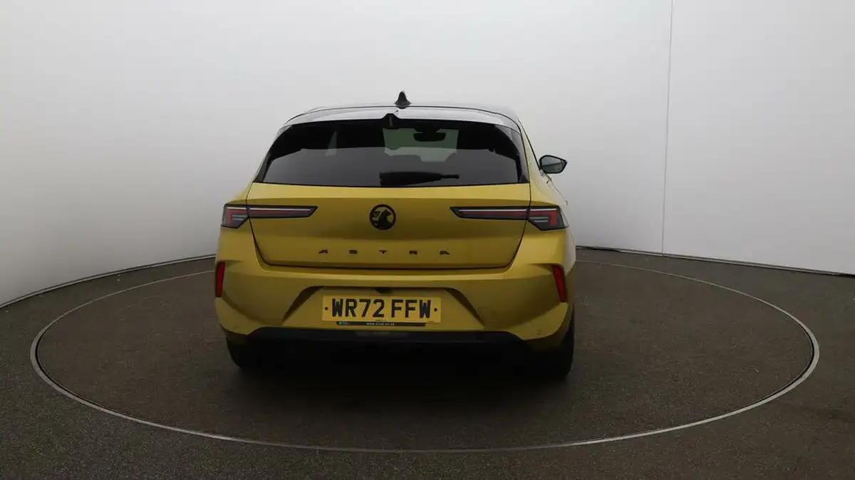 2022-vauxhall-astra-12-turbo-gs-line-hatchback-big-53