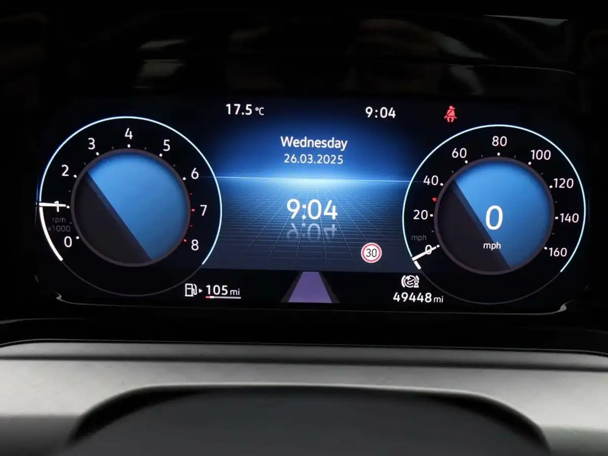 2021-volkswagen-golf-10-tsi-life-hatchback-big-10