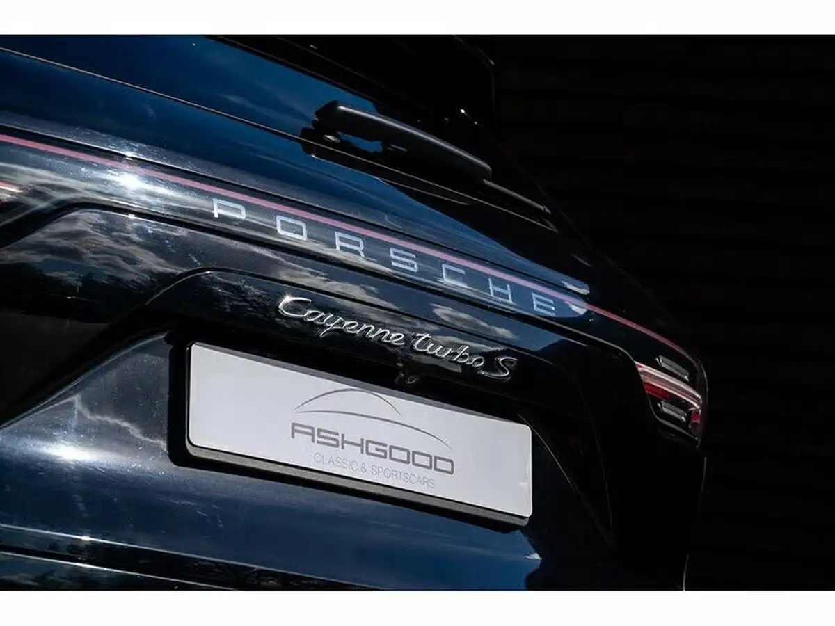 2019-porsche-cayenne-40-v8-turbo-s-e-hybrid-station-wagon-big-8