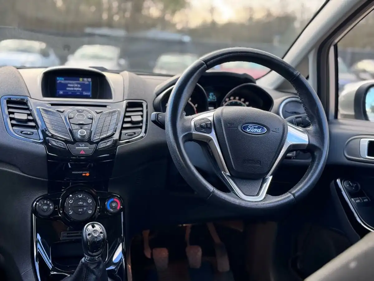 2016-ford-fiesta-125-zetec-5d-big-24