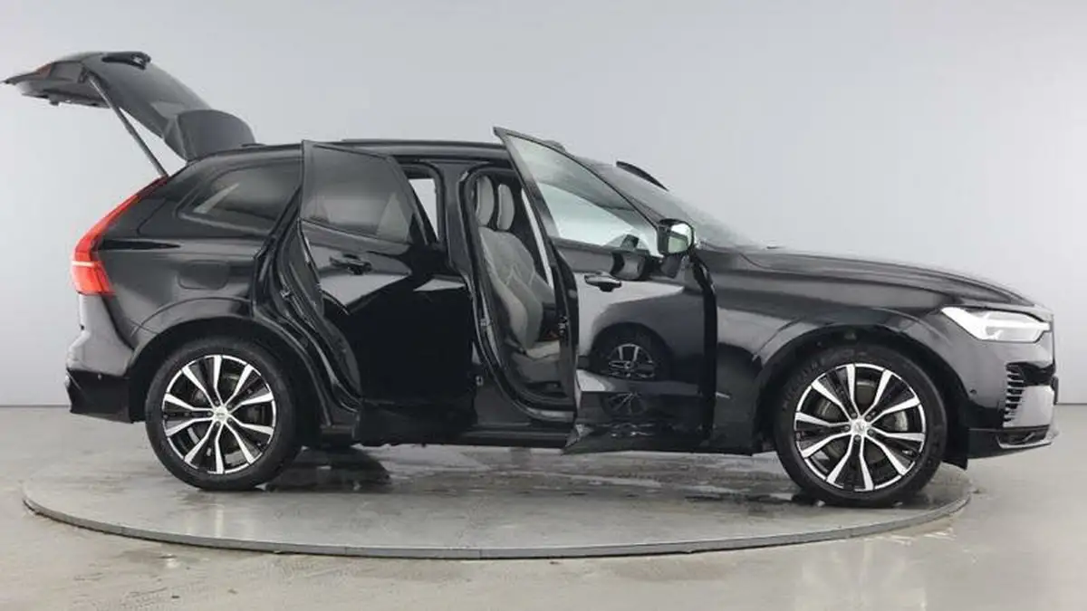 2023-volvo-xc60-20-t8-ultimate-dark-big-9