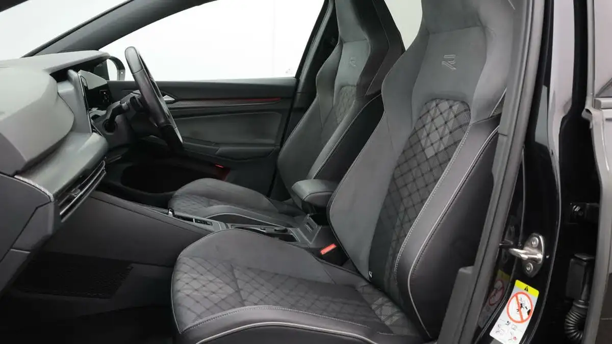 2021-volkswagen-golf-15-etsi-r-line-150ps-hatchback-big-14