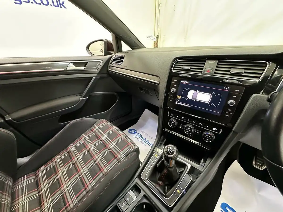 2017-volkswagen-golf-20-tsi-gti-230ps-ss-5d-big-16
