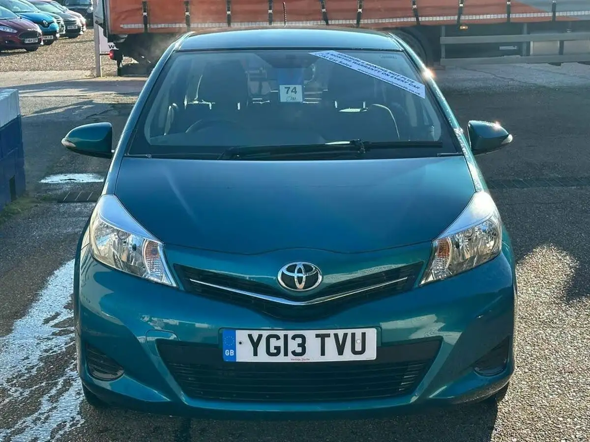 2013-toyota-yaris-133-tr-vvt-i-5d-big-18